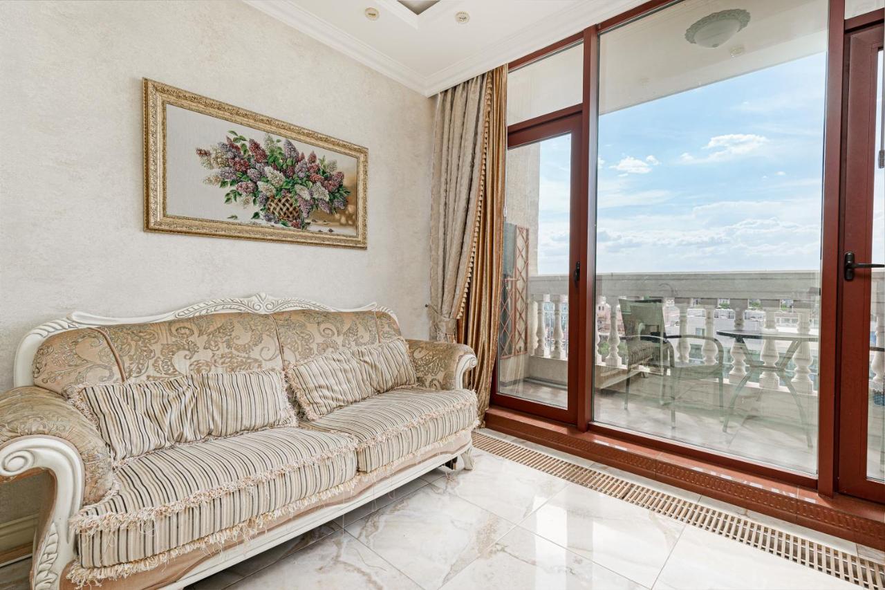 Greek Street Deluxe Apartment Odessa Eksteriør billede