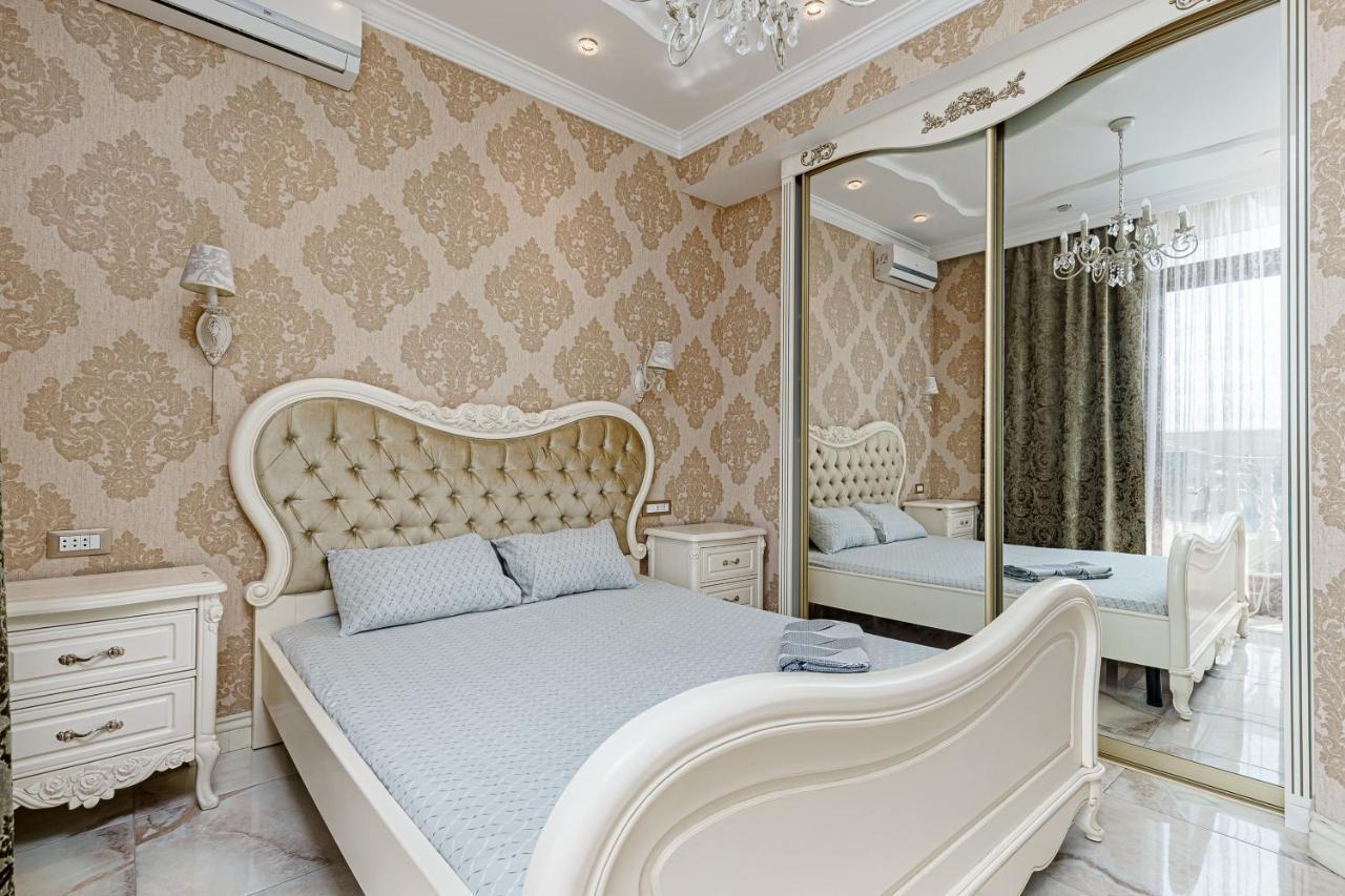 Greek Street Deluxe Apartment Odessa Eksteriør billede