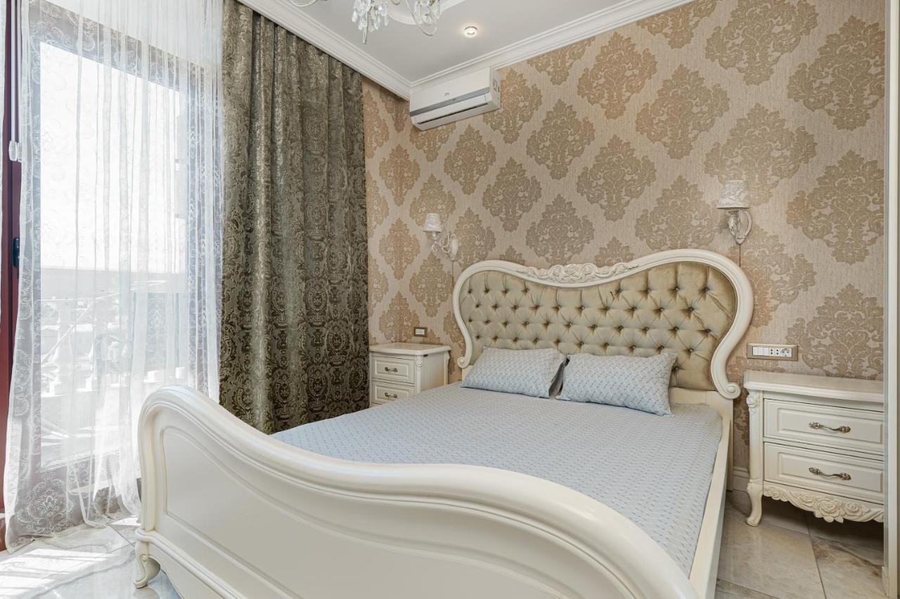 Greek Street Deluxe Apartment Odessa Eksteriør billede