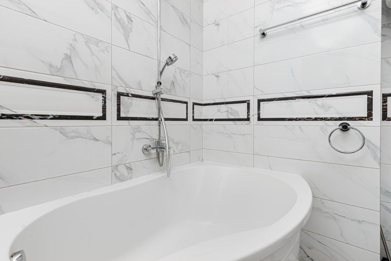 Greek Street Deluxe Apartment Odessa Eksteriør billede
